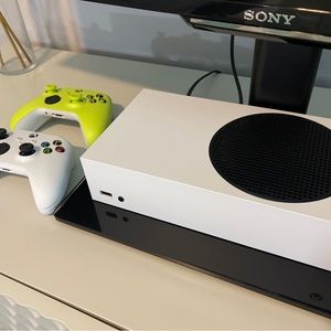 XBox Series S + Additional Controller